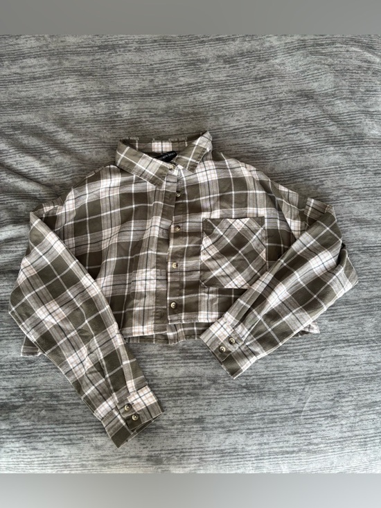 Streetwear Society Tops - Streetwear Society Cropped Plaid Button-Up